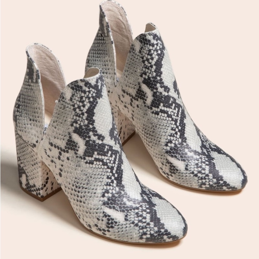 Womens Steve Madden Rookie Snake Print Bootie Size 9.5